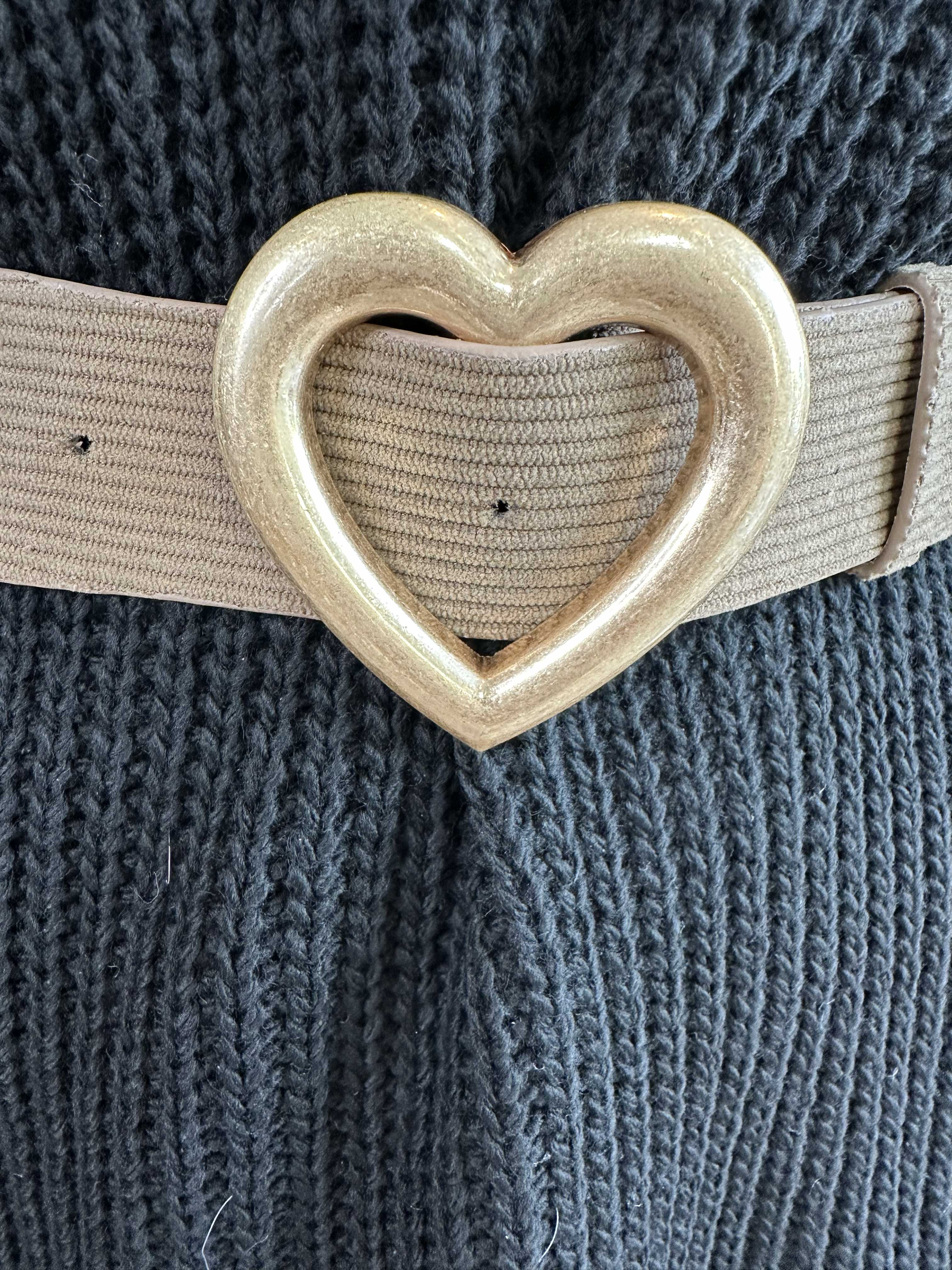 Lidija - Sött elastiskt bälte med hjärtspänne